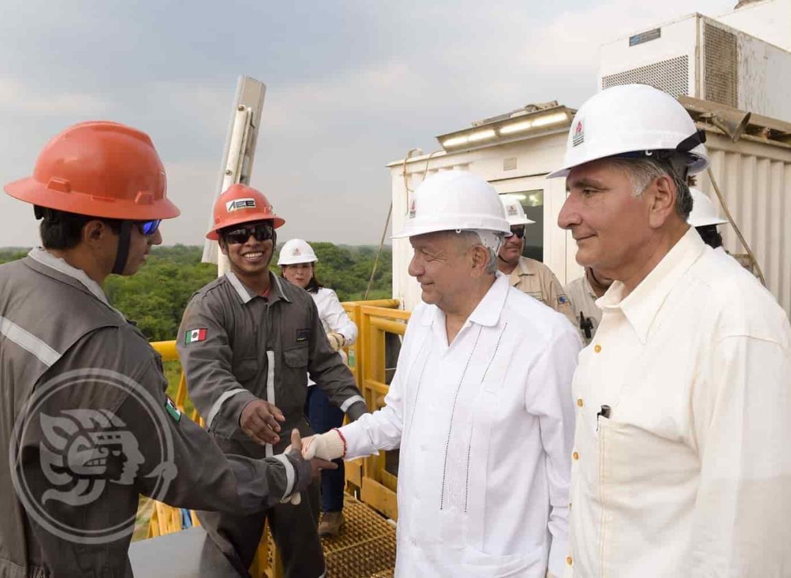 Visita AMLO nuevo yacimiento de petróleo hallado en Tabasco