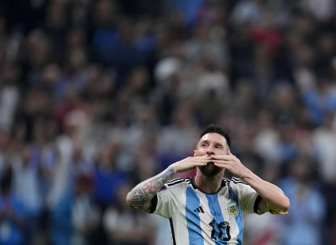 Con goles de Messi y Di María, Argentina vence 2 a 0 a Francia el final del primer tiempo